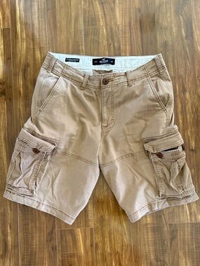 Hollister Men's Cargo Shorts in Khaki